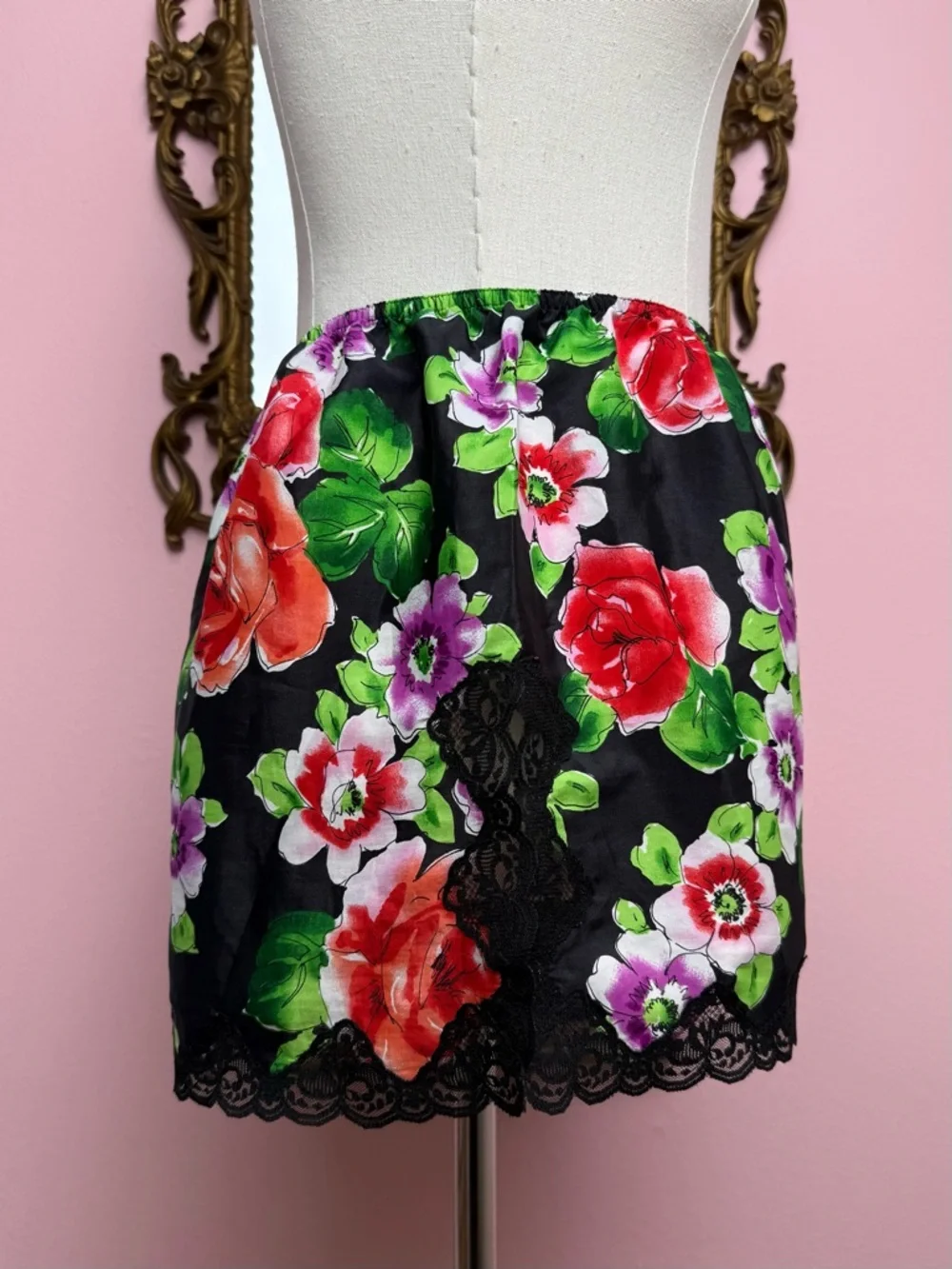 Vintage 90s Victoria’s Secret Gold Label Black Floral High Slit Shorts Small